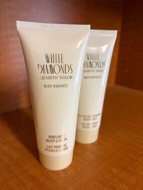 Elizabeth Taylor White Diamonds Body Radiance Perfumed Body Lotion & Wash Set